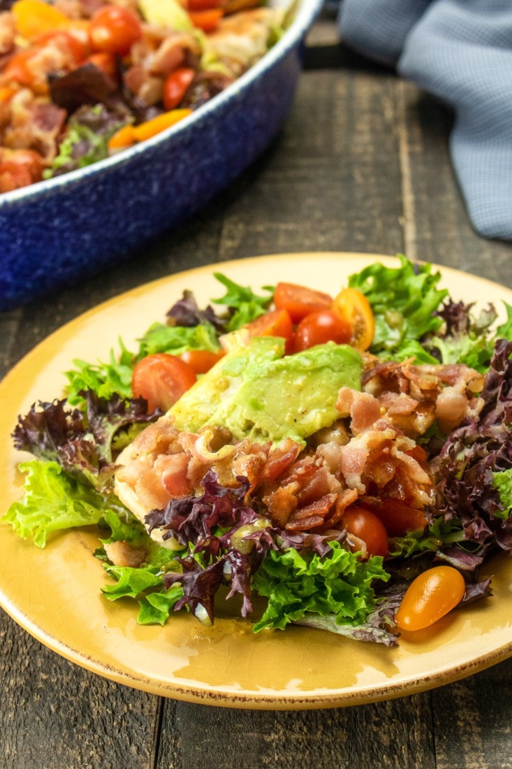 This Avocado chicken salad features fresh vegetables, chicken, bacon, and avocado all smothered in a flavourful homemade vinaigrette.