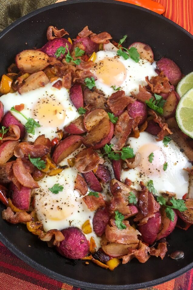 This Keto Southwestern Breakfast Skillet is a tasty low-carb dish that is packed with fresh ingredients and just the right amount of spice.