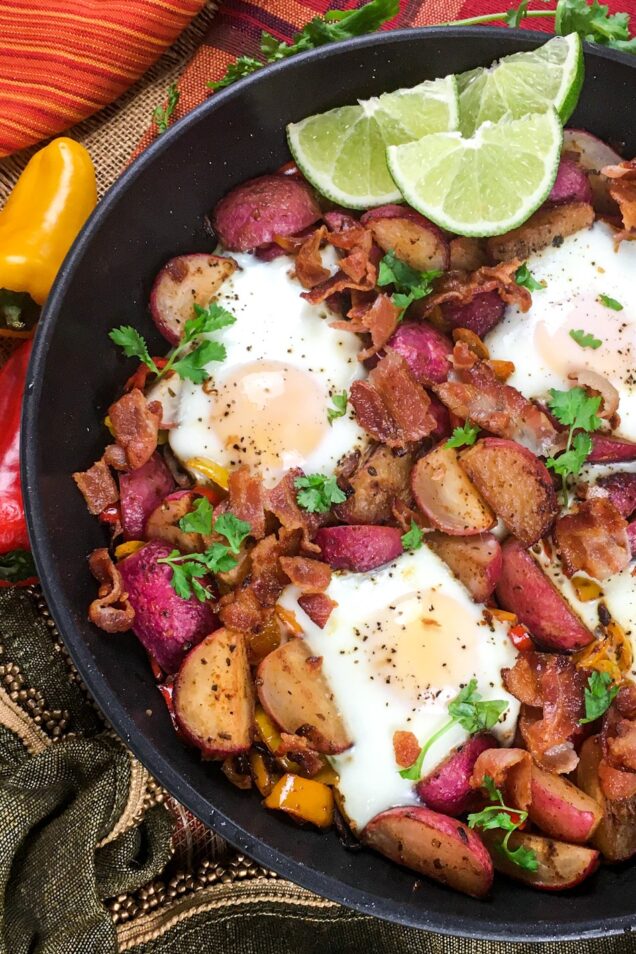 This Keto Southwestern Breakfast Skillet is a tasty low-carb dish that is packed with fresh ingredients and just the right amount of spice.