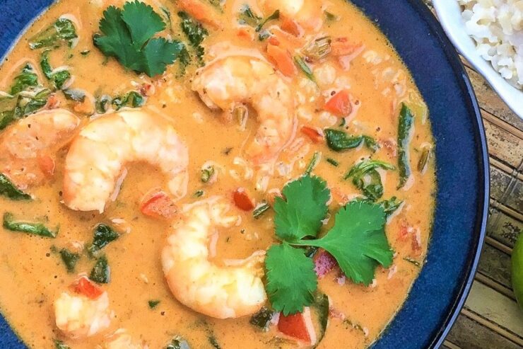 Loaded with shrimp, easy to find ingredients and complex Thai flavours, this incredible Thai Coconut Shrimp Soup is easy to make and ready in under 30 minutes!