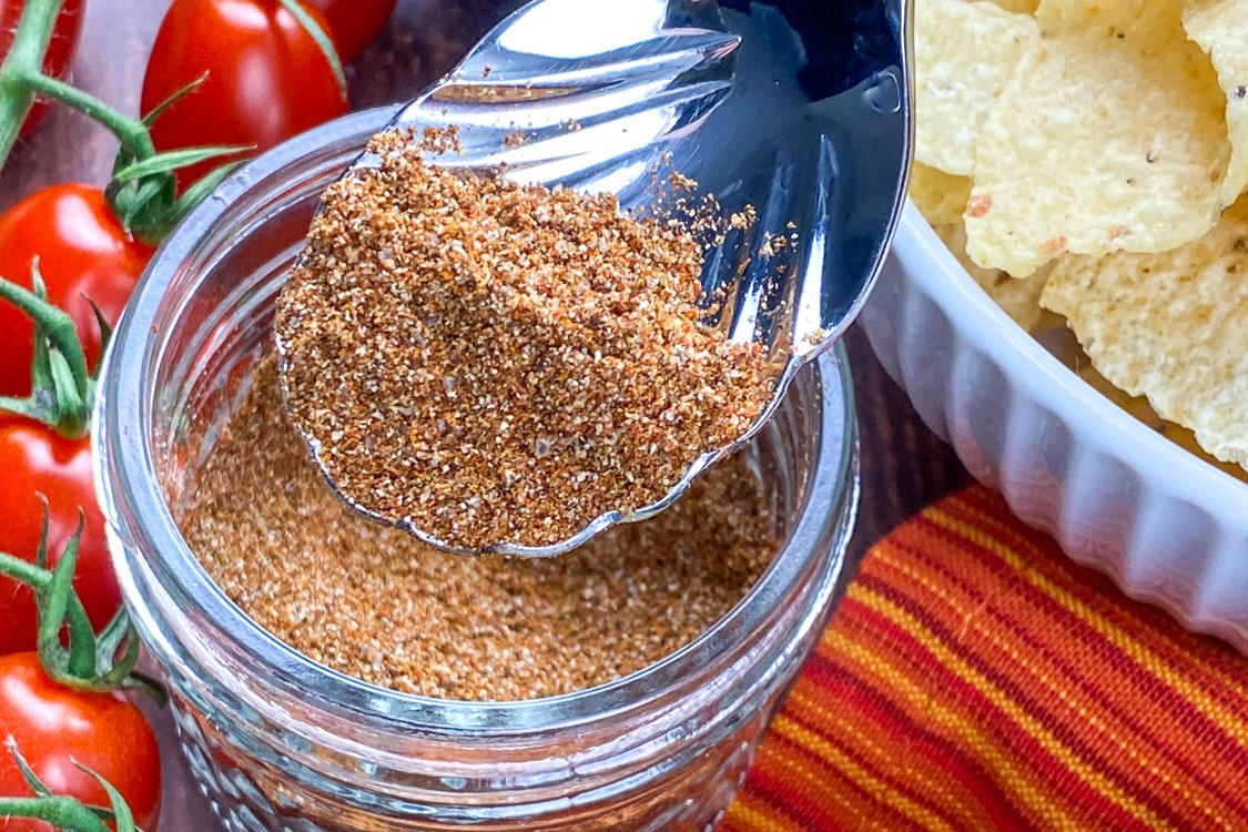 Looking for a low carb taco seasoning recipe? Here's one that is sugar free, gluten free and tastes amazing on any meat or veggies!