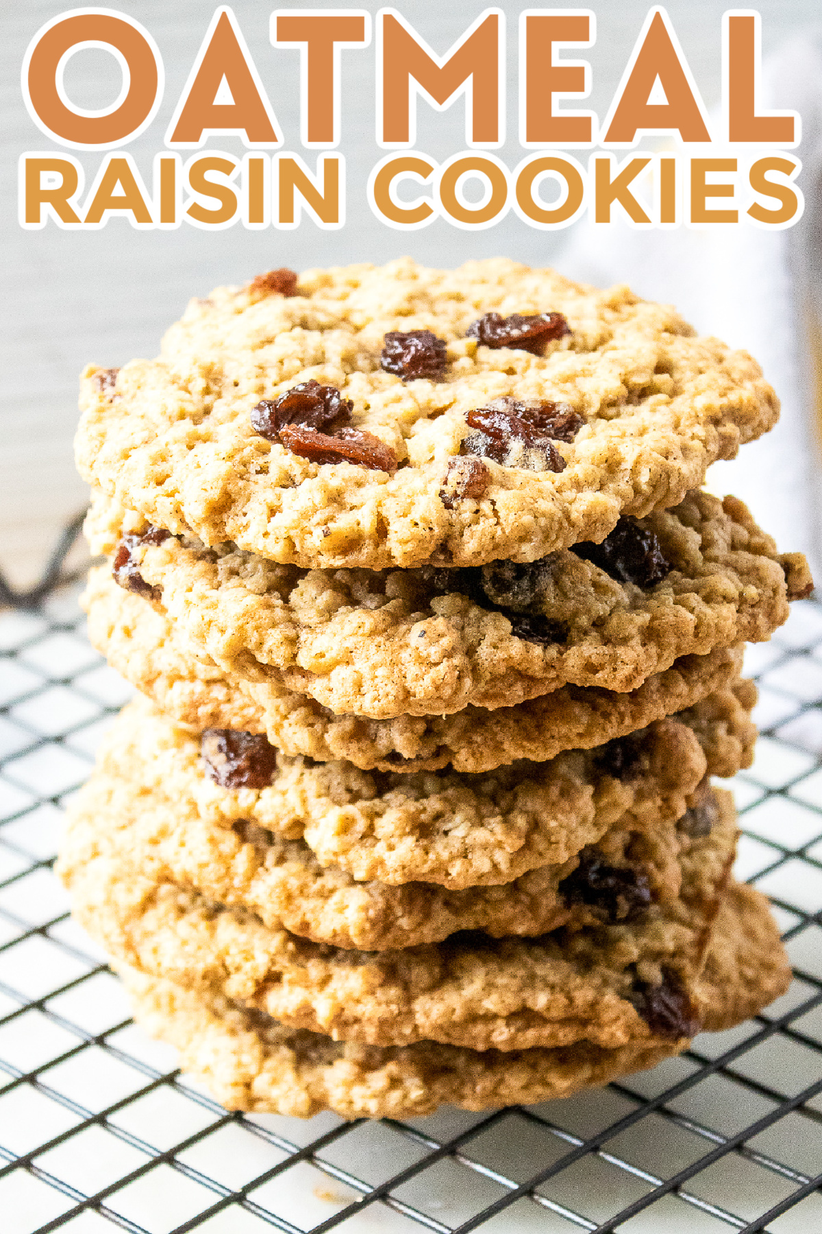 Looking for a delicious oatmeal raisin cookies recipe? Soft, chewy, and delicious oatmeal raisin cookies that are easy to make and delicious!