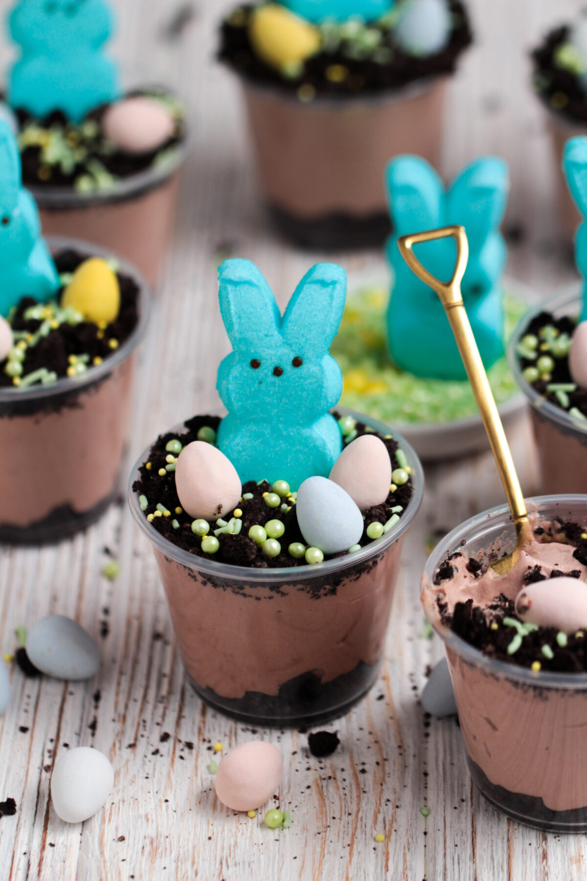 Indulge in the joy of Easter with this delightful Easter Dirt Cups recipe, these cups blend chocolatey goodness with a playful presentation.